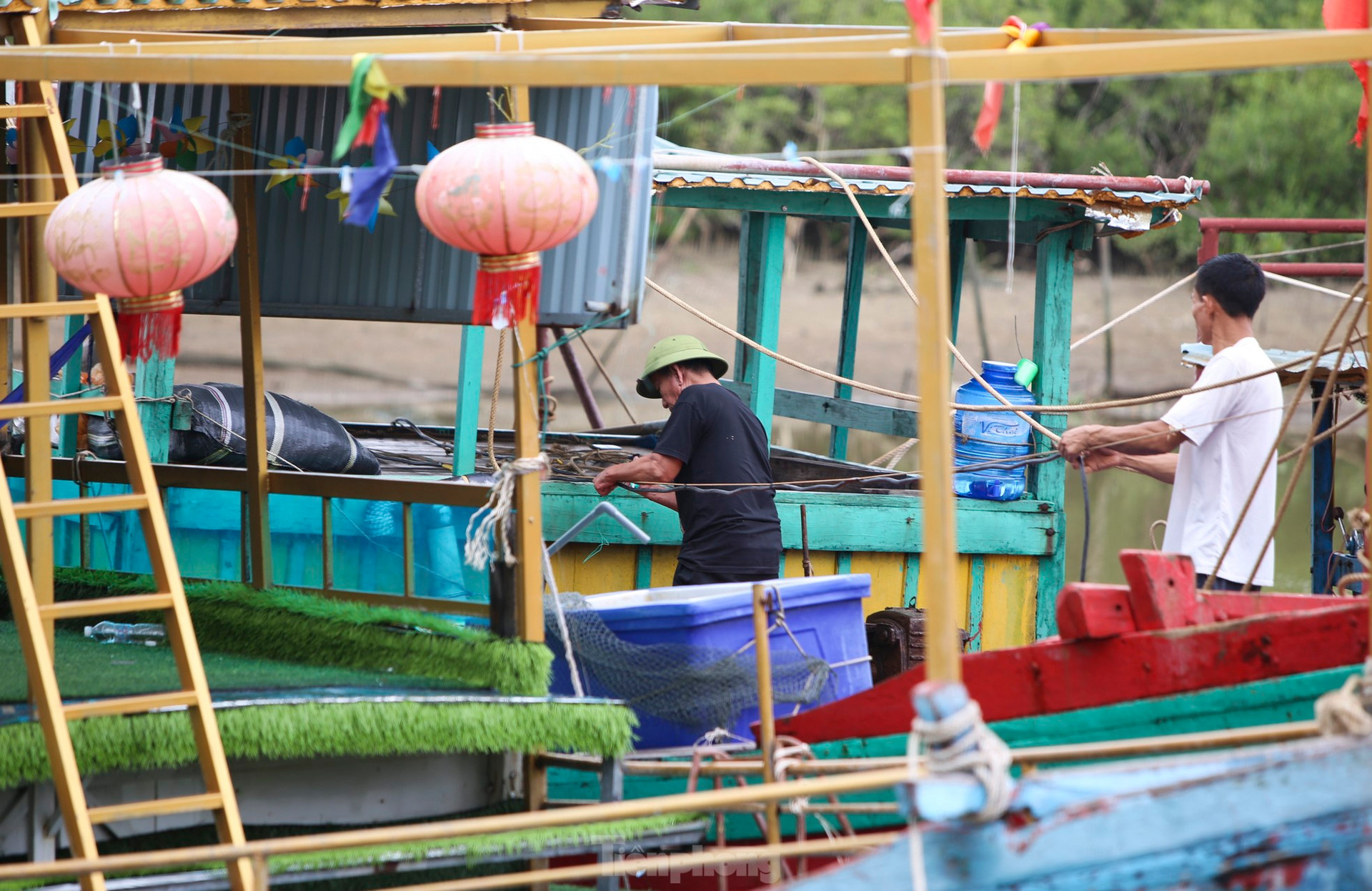 Ngư dân Hà Tĩnh vươn khơi thu 'lộc biển' sau đợt mưa lớn ảnh 4