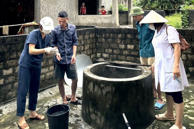 Sau mưa lũ, người dân vùng rốn lũ Nghệ An 'khát' nước sạch ảnh 5