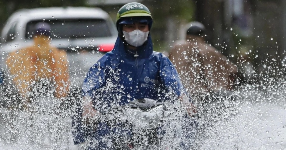 Bão Koinu đổi hướng trước khi vào Biển Đông, Nam Bộ mưa dông