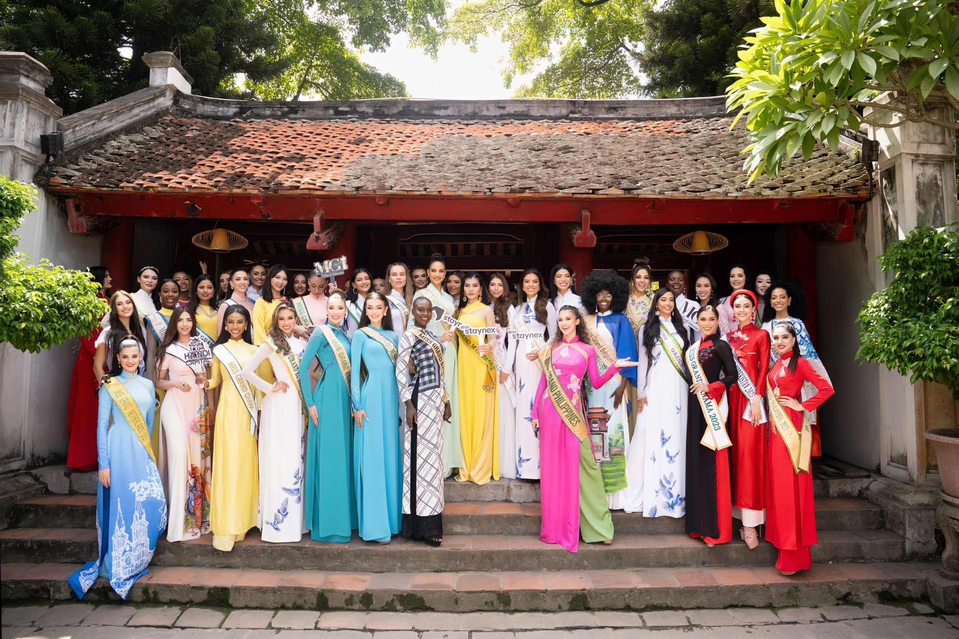 02 cac thi sinh mgi 2023 ao dai.jpg