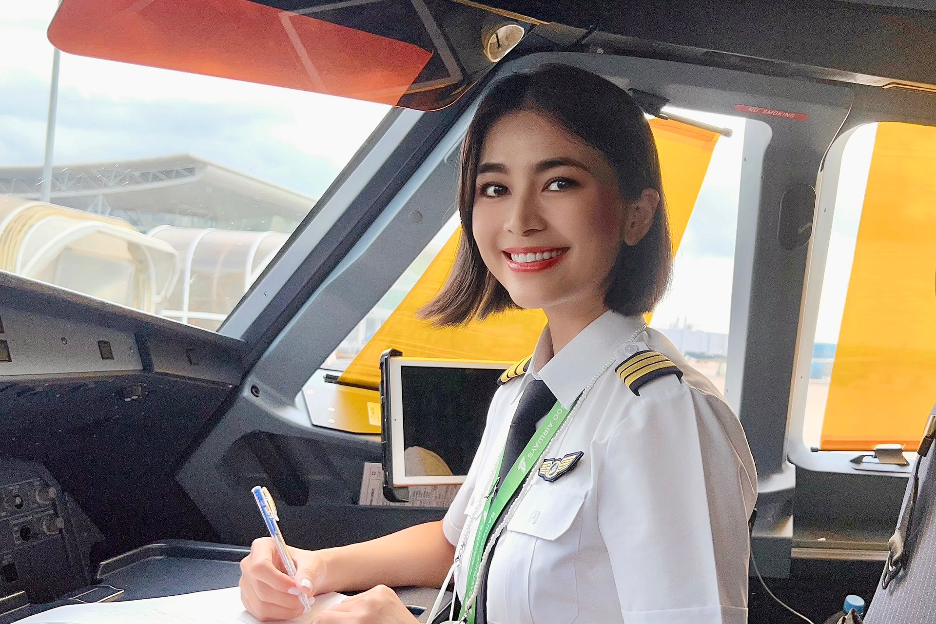 Cô gái Việt xinh đẹp chi 6 tỷ đồng học lái máy bay, kể góc khuất trong nghề - 13