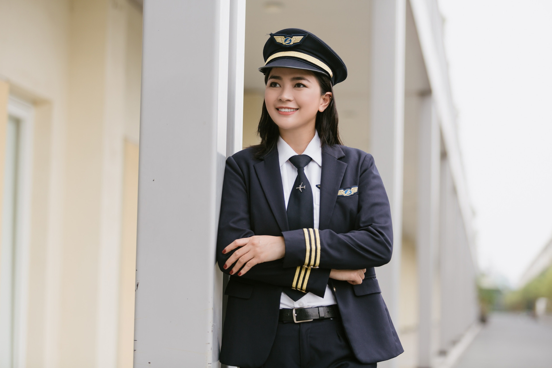Cô gái Việt xinh đẹp chi 6 tỷ đồng học lái máy bay, kể góc khuất trong nghề - 11