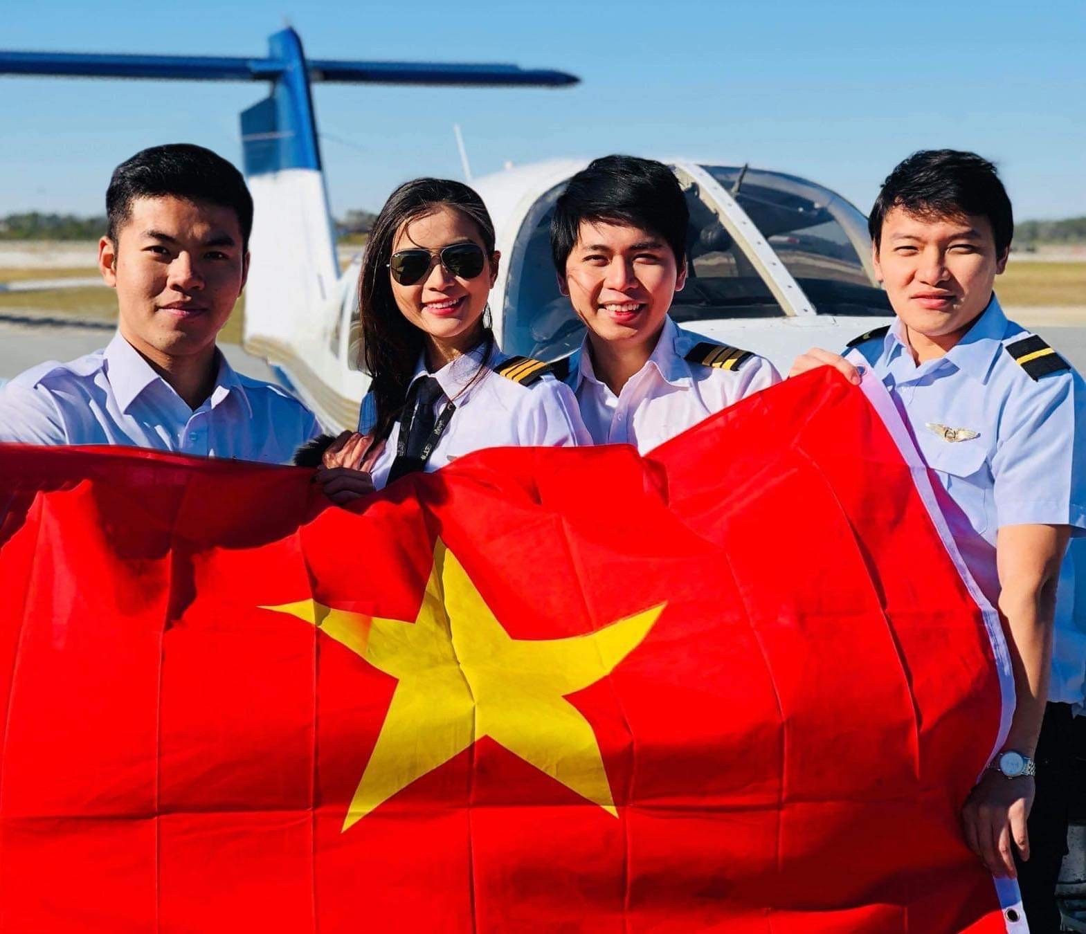 Cô gái Việt xinh đẹp chi 6 tỷ đồng học lái máy bay, kể góc khuất trong nghề - 9