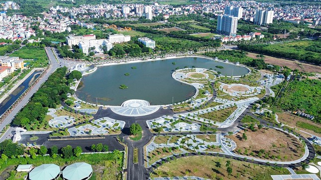 Mãn nhãn với công viên gần 100 tỷ sắp hoàn thiện chào mừng 20 năm thành lập quận Long Biên ảnh 1