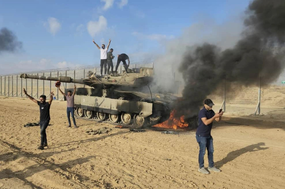 Mổ xẻ cách Hamas tấn công khiến vũ khí hiện đại của Israel gặp khó - 1