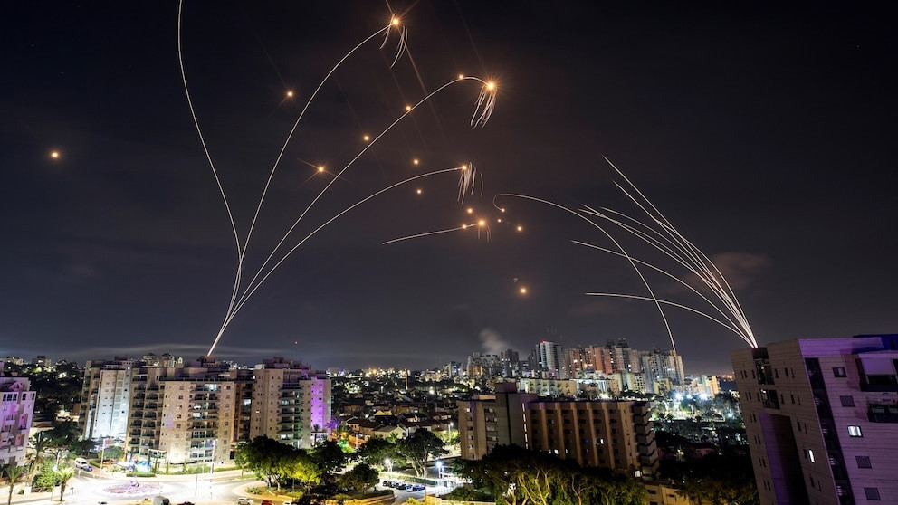 Mổ xẻ cách Hamas tấn công khiến vũ khí hiện đại của Israel gặp khó - 3