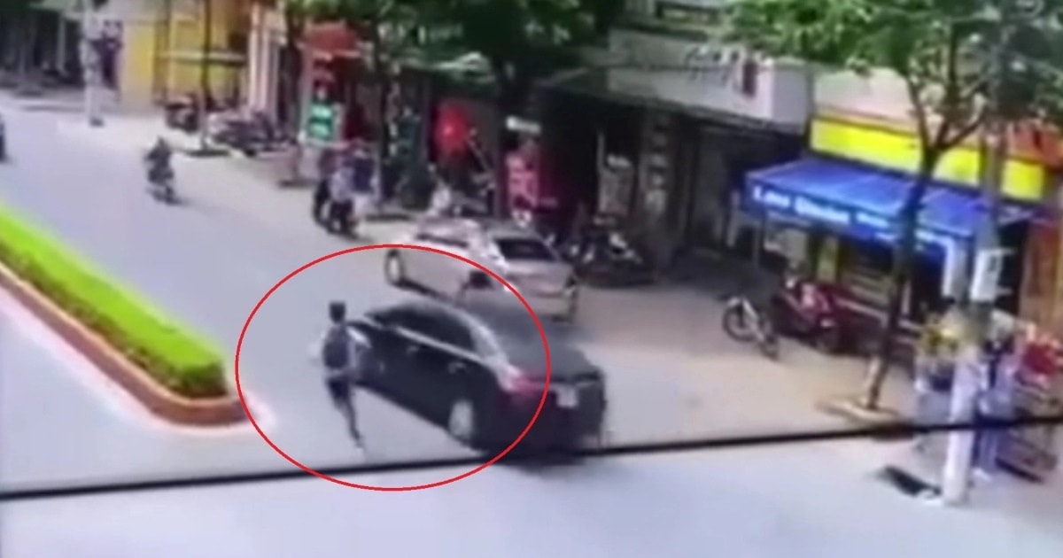 Học sinh cấp 2 gặp nạn vì chạy 'tạt đầu' ô tô