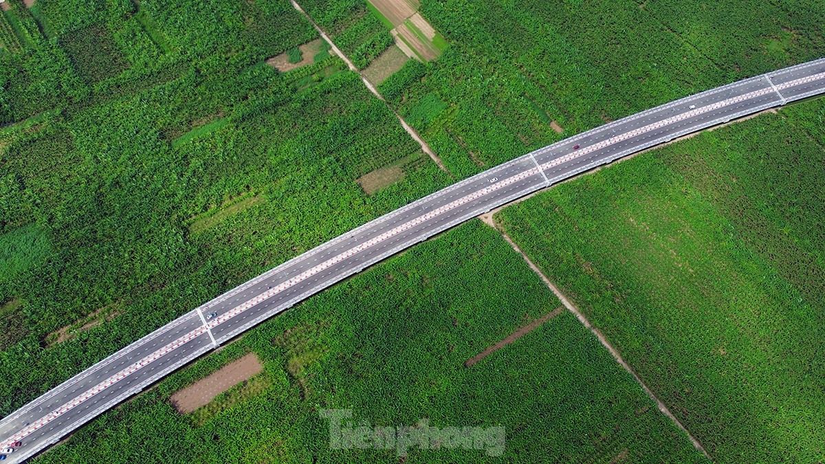 Độc lạ cầu vòm thép cao nhất Việt Nam vừa khánh thành ảnh 9