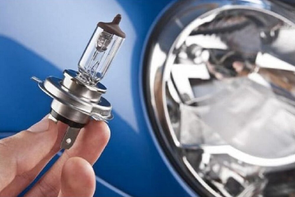 Đèn pha xe ô tô là một trang bị quan trọng để xe vận hành trong điều kiện trời tối, tài xế cần biết những dấu hiệu đèn pha xe ô tô bị hỏng để kịp thời sửa chữa. (Ảnh minh họa: phutungsuzuki)
