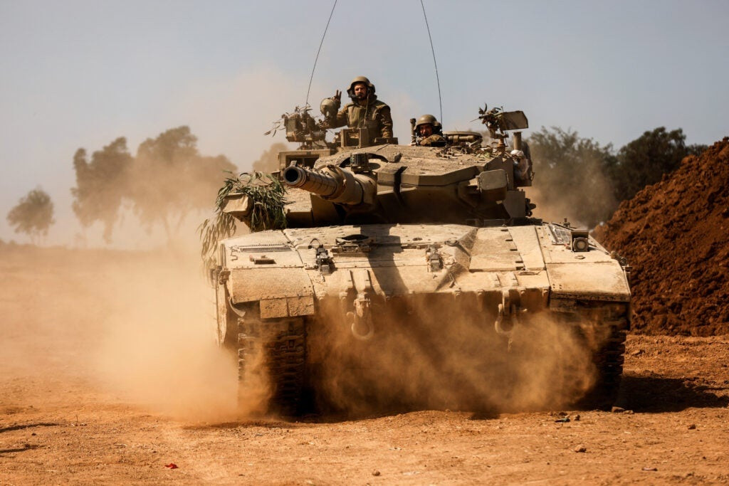 Xe tăng, binh sĩ Israel tiến vào Gaza, cuộc phản công Hamas bắt đầu - 1