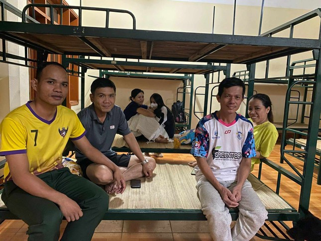 Đà Nẵng: Lính đặc công, cảnh sát dùng xuồng cao su di tản dân ảnh 2