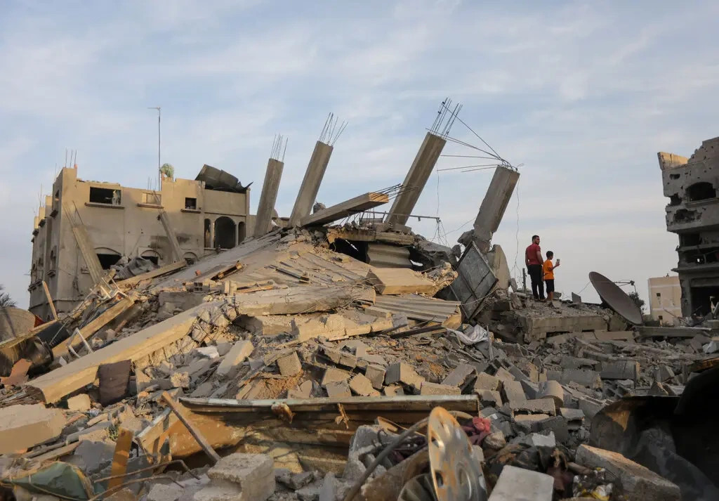 Gaza bị không kích liên tiếp, lực lượng cứu hộ vật lộn cứu người - 2
