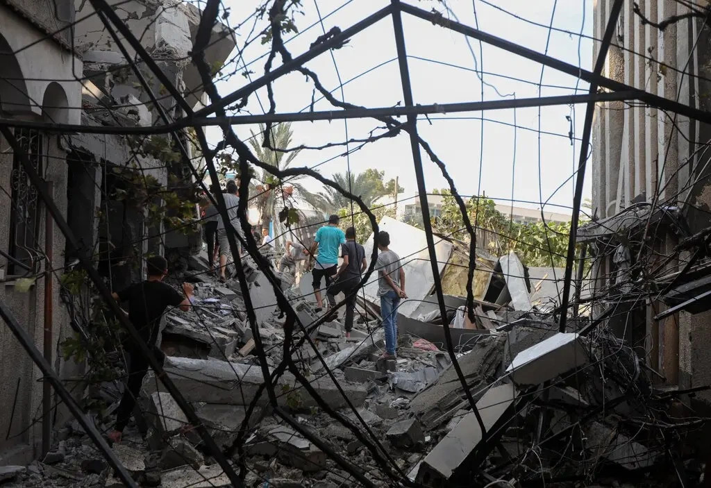 Gaza bị không kích liên tiếp, lực lượng cứu hộ vật lộn cứu người - 3