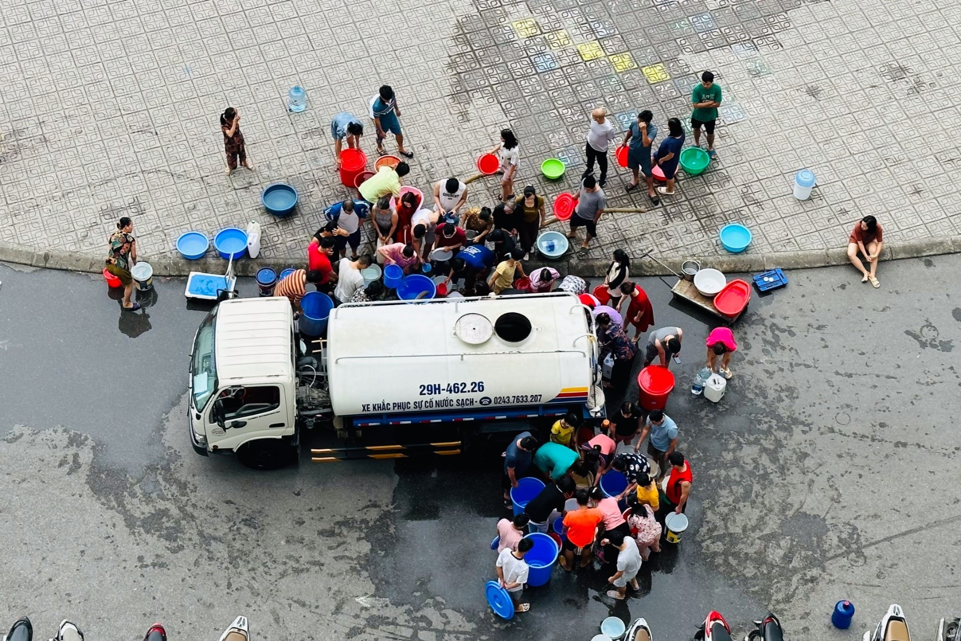 Vụ chung cư ở Hà Nội mất nước: Bi hài chia ca, nghỉ việc ở nhà… canh nước - 1