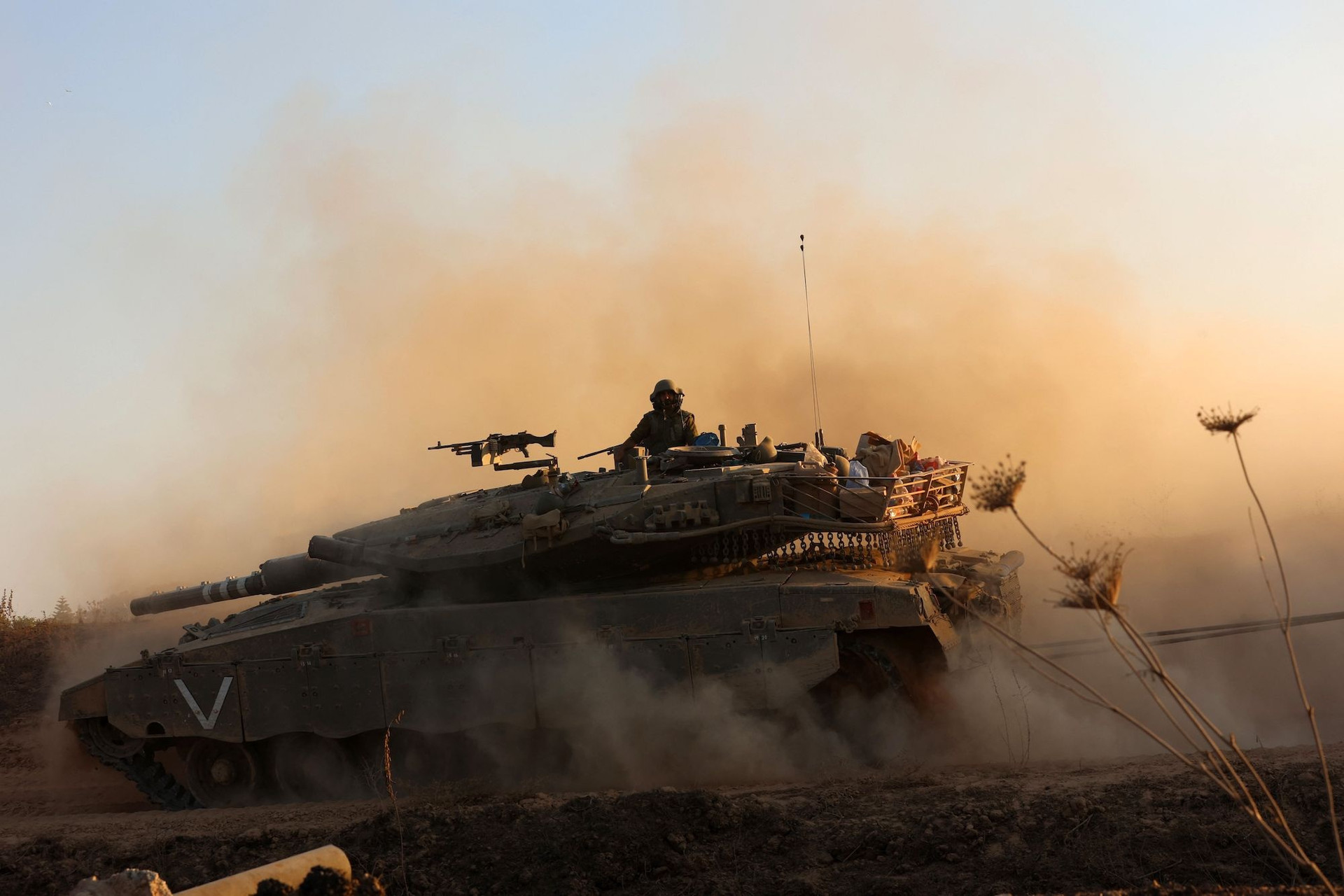 Israel chuẩn bị tấn công trên bộ, chiến sự Gaza đối mặt điều tồi tệ nhất - 1