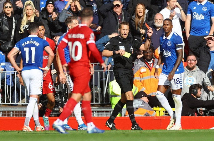 Salah giúp Liverpool một tay hạ gục Everton - Ảnh 1.