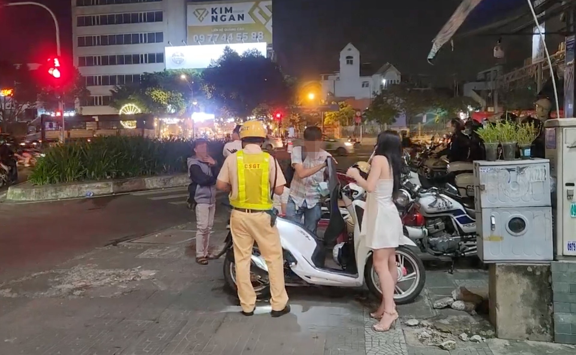 Thanh niên vi phạm nồng độ cồn kịch khung: 'Uống vài lon mà nồng độ cồn cao vậy'