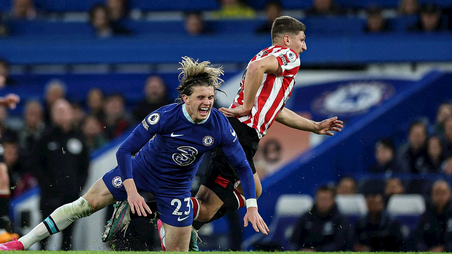 conor_gallagher_falls_chelsea_brentford_11zon.jpg