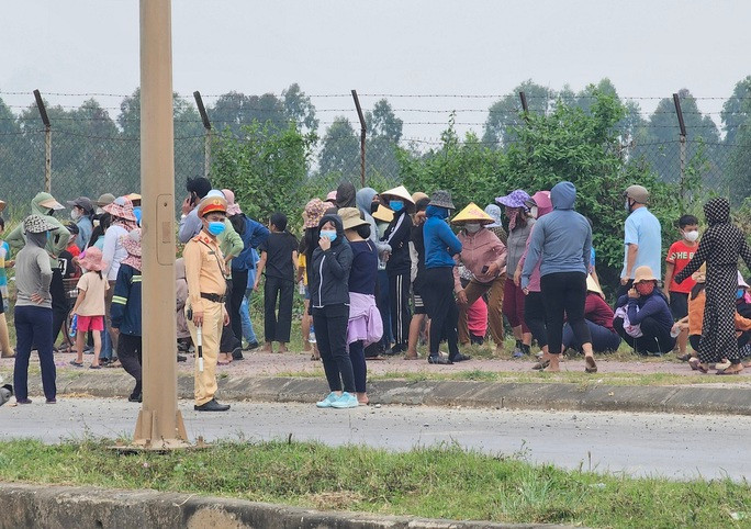 Khám xét khẩn cấp nhà người phụ nữ kích động gây rối tại Khu kinh tế Nghi Sơn - Ảnh 1.