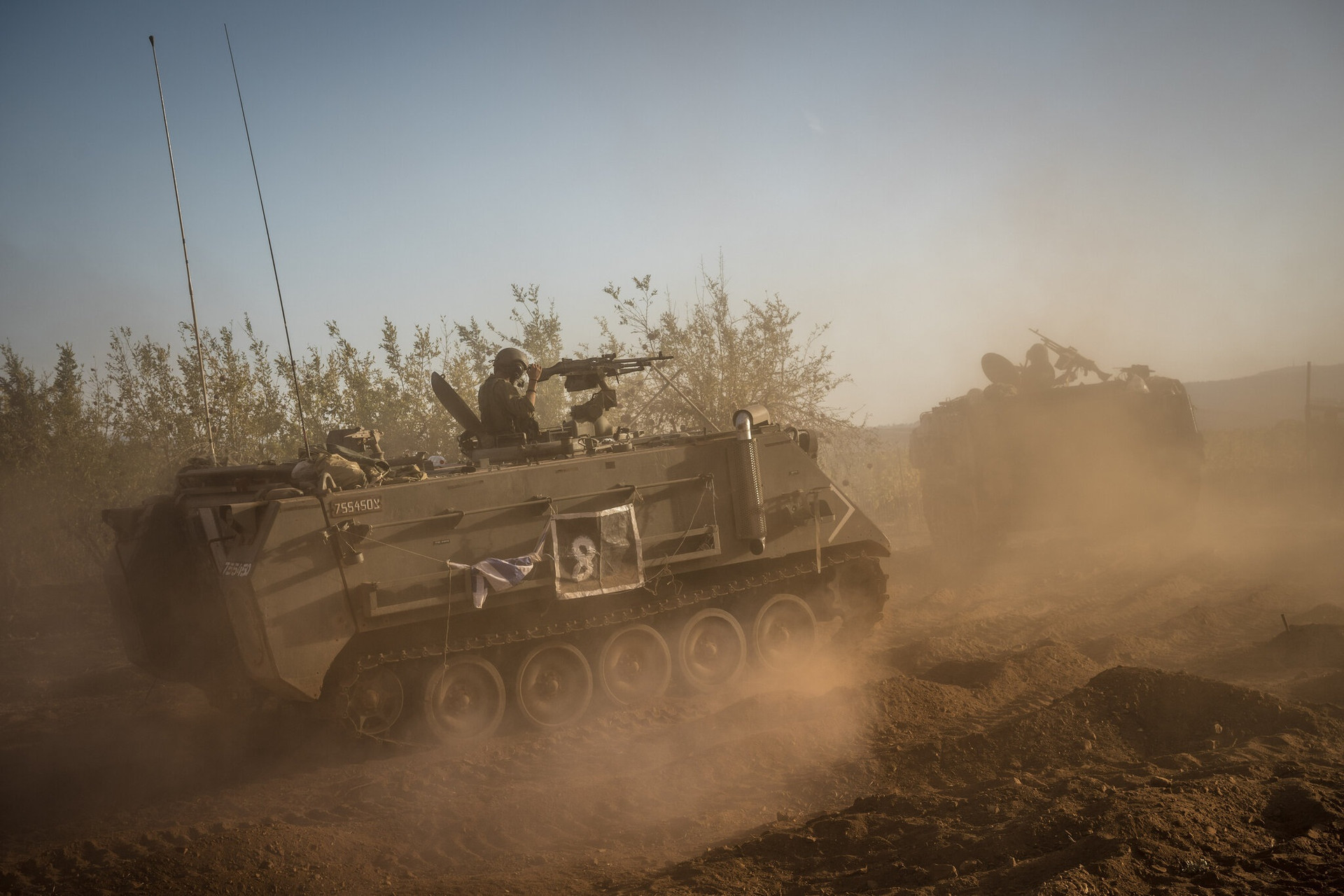 Dân Gaza đổ xô phá kho Liên Hợp Quốc, Israel rót thêm quân vào chiến trường - 2