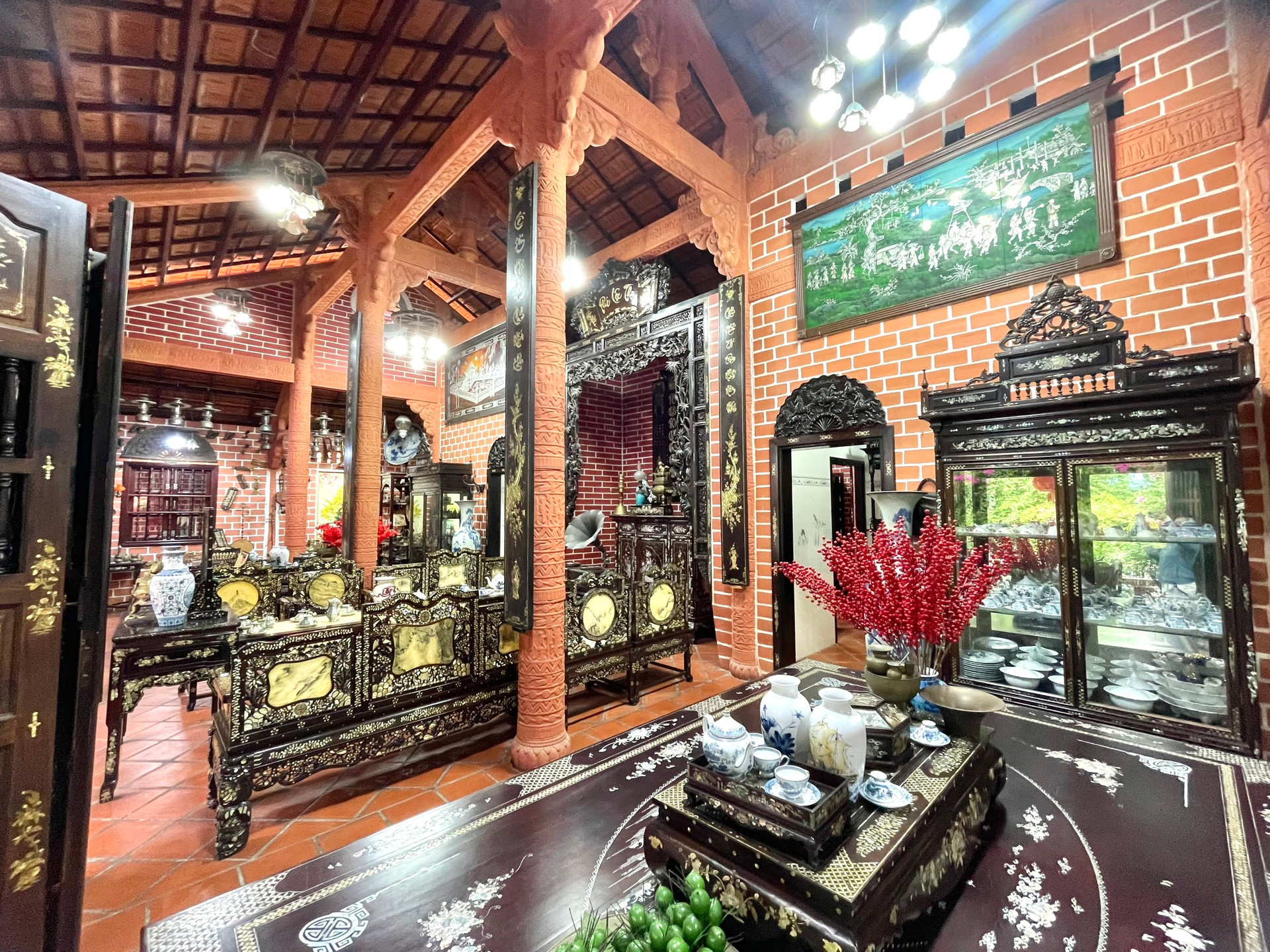 Chiêm ngưỡng căn nhà bằng gốm lớn nhất Việt Nam của đại gia đồ cổ miền Tây - 4
