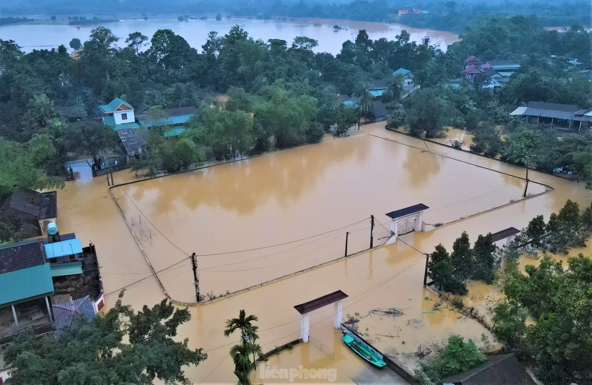 Toàn cảnh vùng rốn lũ ở Hà Tĩnh nhìn từ trên cao ảnh 6