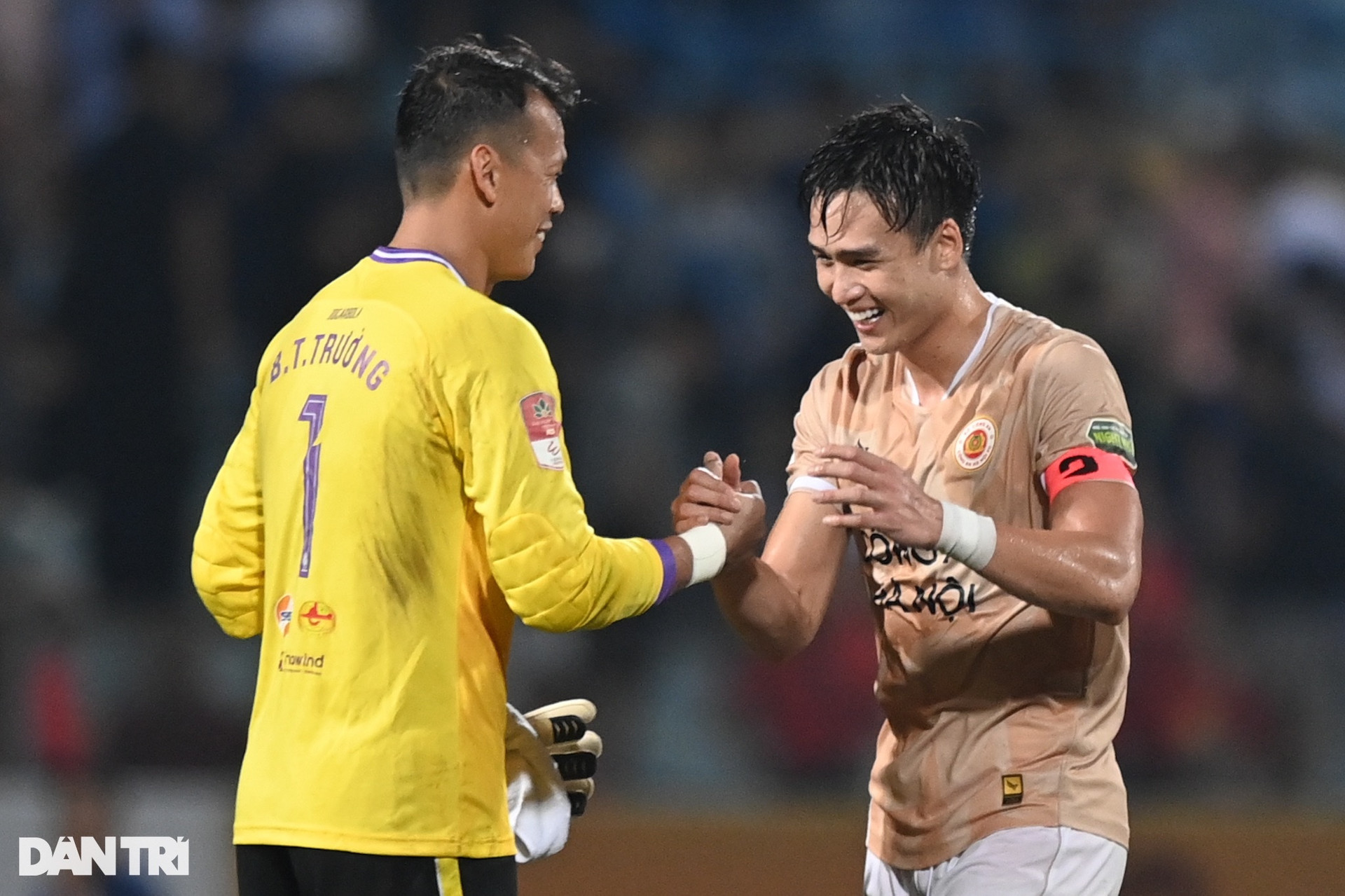 Thất bại trước CLB Công An Hà Nội, Hà Nội FC bị đẩy xuống cuối bảng - 1