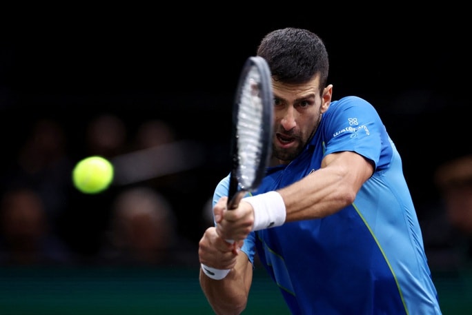 Djokovic đánh bại Rune trước sự dè bỉu và la ó của khán giả tại Paris Masters - Ảnh 2.