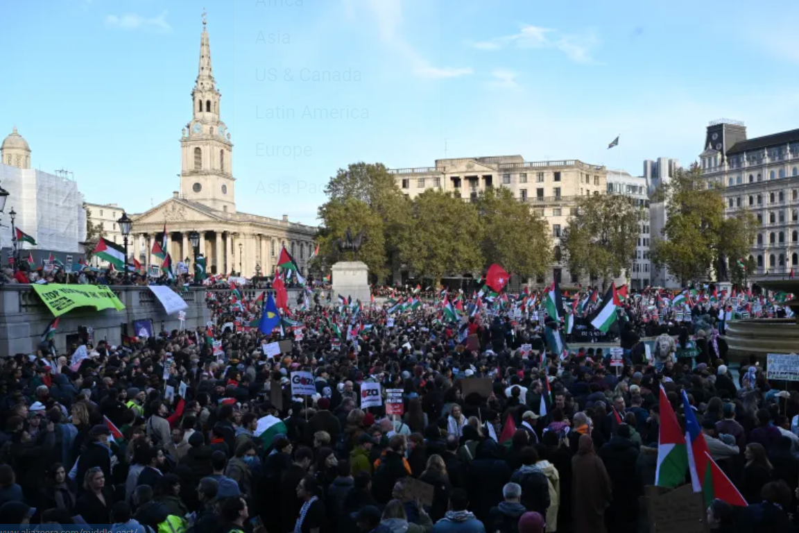 Người biểu tình với cờ và biểu ngữ ủng hộ người Palestine ở London, Anh, ngày 4/11. (Ảnh: Al Jazeera)