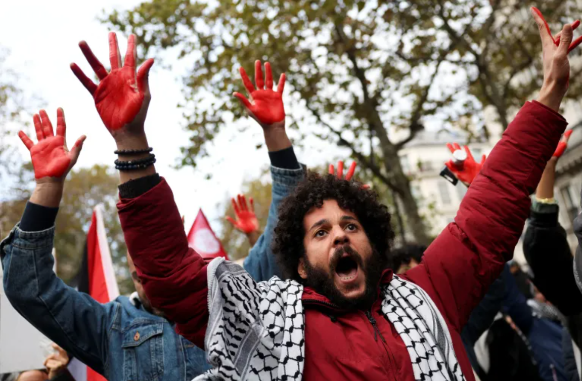 Người biểu tình tại Pháp kêu gọi ngừng bắn ở Gaza. (Ảnh: Reuters)