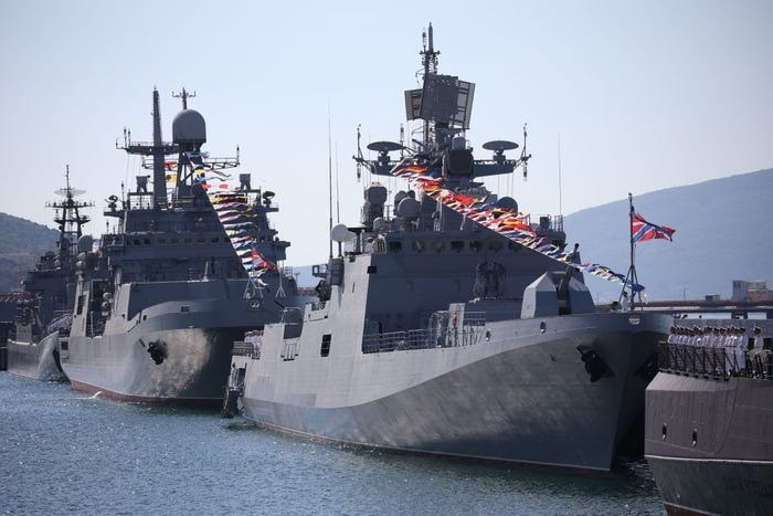 Ukraine tuyên bố tập kích trong đêm, đánh chìm hai tàu Nga ở Crimea - 1