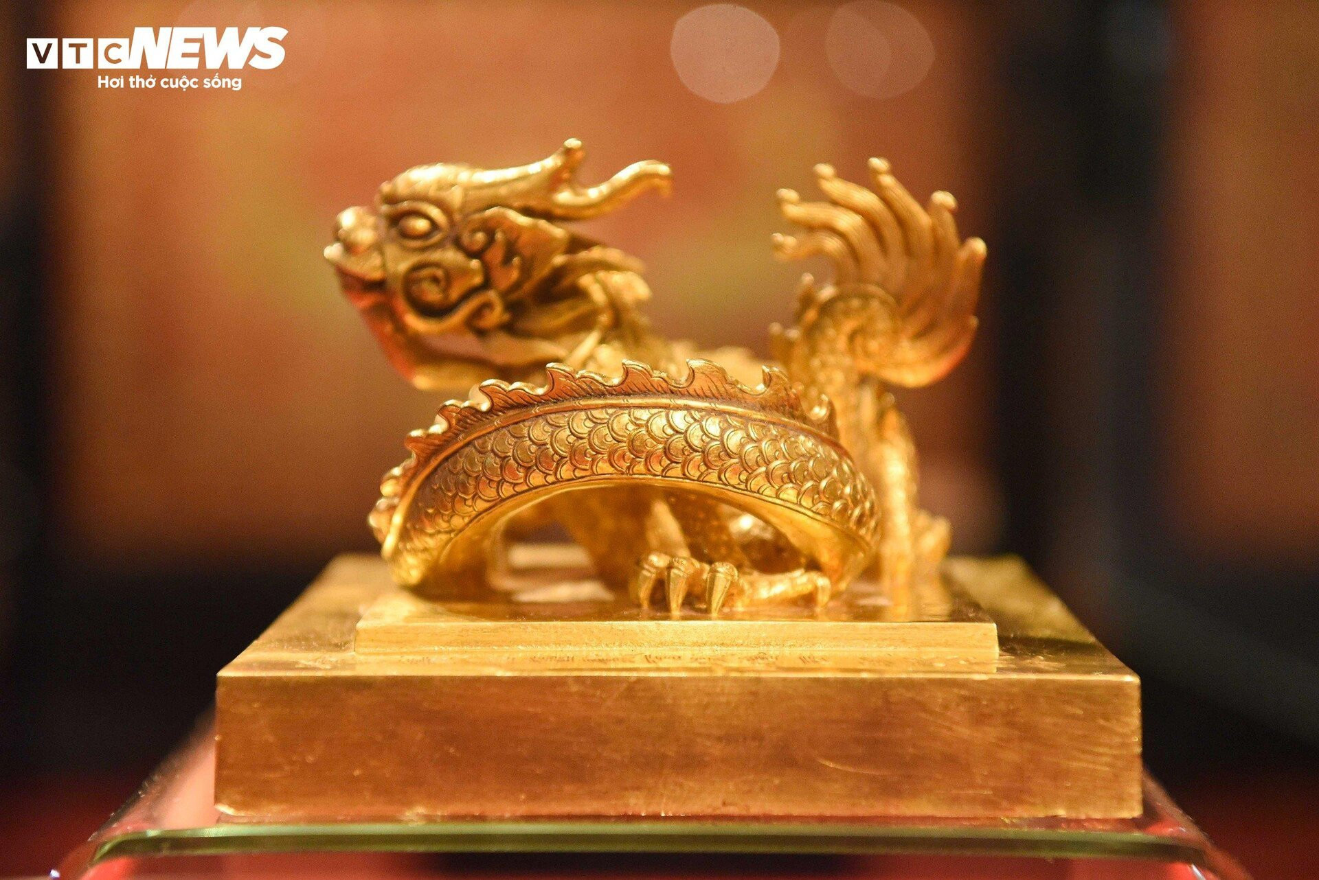 Cận cảnh ấn vàng 'Hoàng đế chi bảo' trưng bày tại bảo tàng tư nhân ở Bắc Ninh - 4