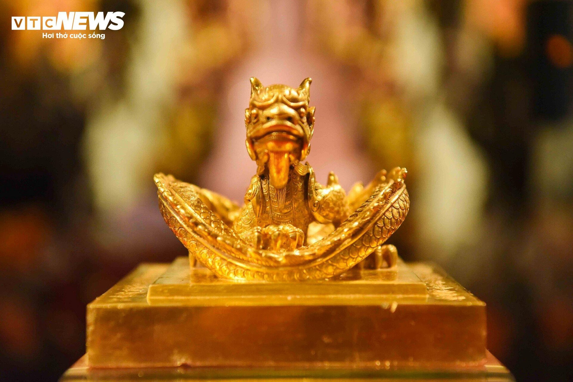 Cận cảnh ấn vàng 'Hoàng đế chi bảo' trưng bày tại bảo tàng tư nhân ở Bắc Ninh - 8