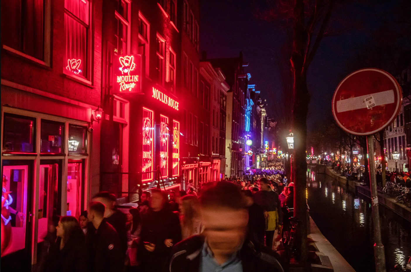 Bên trong phố đèn đỏ nổi tiếng Hà Lan và sự đấu tranh của người làm nghề - 1
