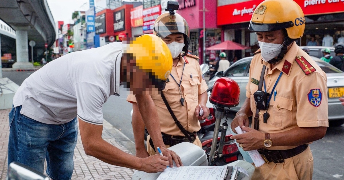 Người dân TPHCM đi đám cưới cuối tuần bất ngờ bị CSGT xử phạt nồng độ cồn
