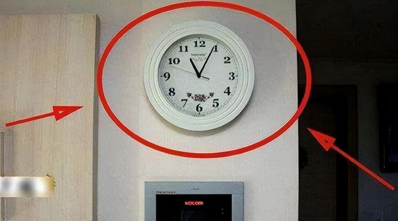 Tại sao không nên treo đồng hồ đối diện cửa chính?-2