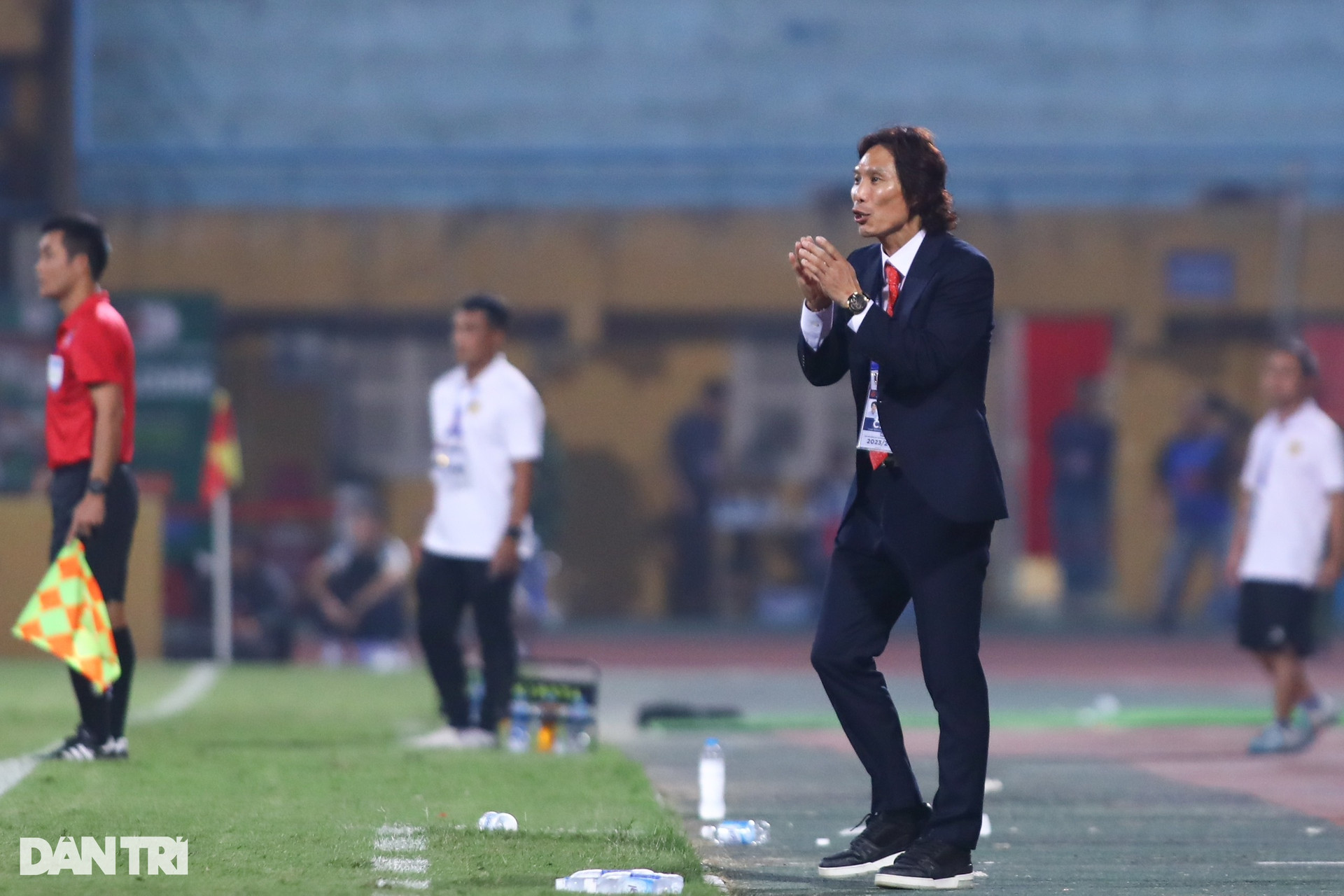 Quang Hải nhạt nhòa, HLV Gong Oh Kyun chưa biết thắng ở V-League - 5