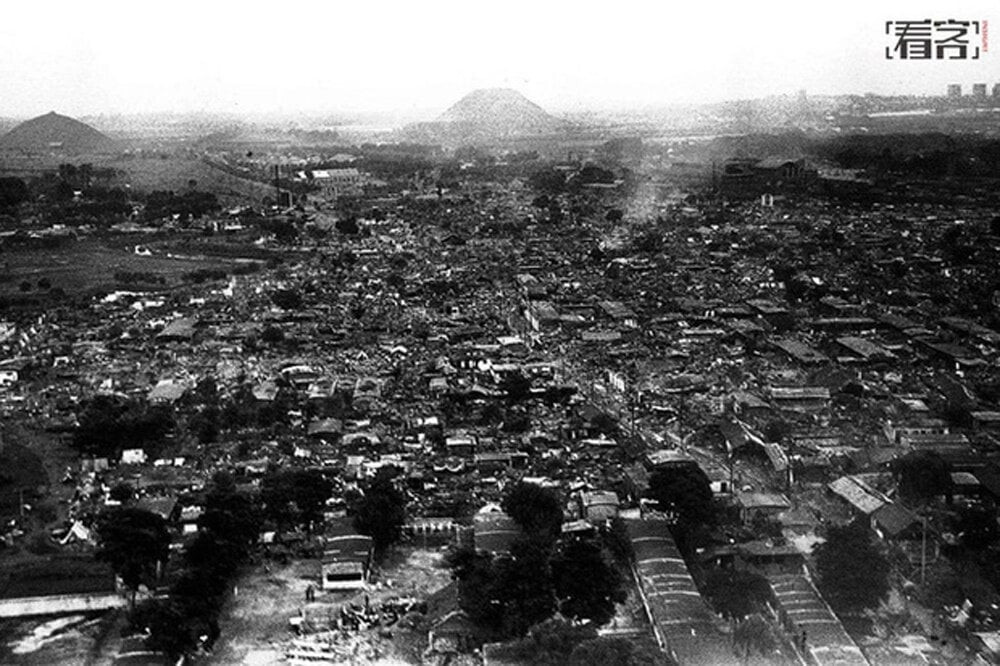 Cảnh hoang tàn đổ nát ở Đường Sơn sau trận động đất tháng 7/1976.