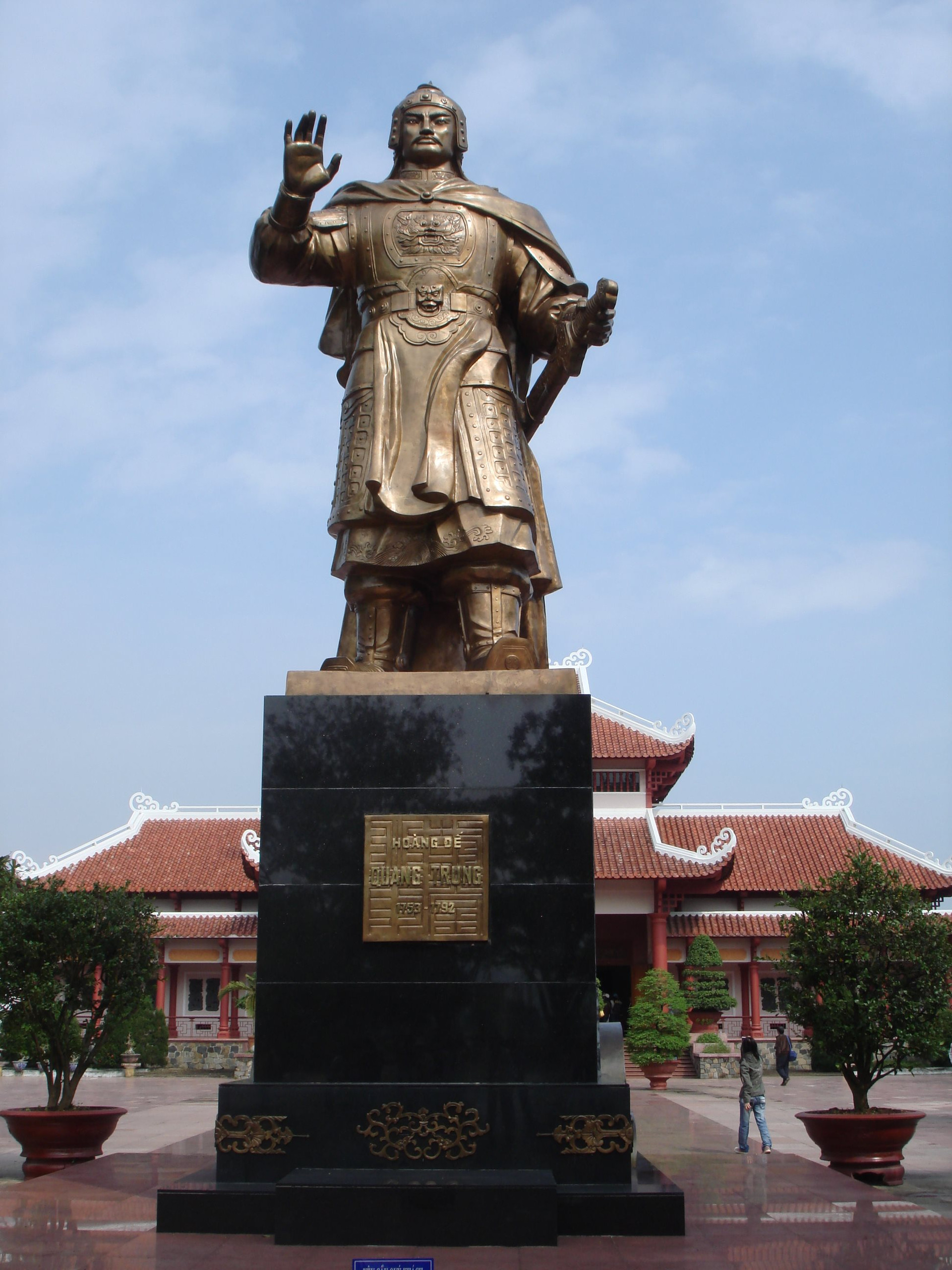 tuong_dai_quang_trung_tai_bao_tang_quang_trung.jpg