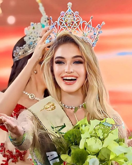 Hoa hậu Trái đất 2023: Người đẹp Albania đăng quang, Việt Nam giành Á hậu - 1