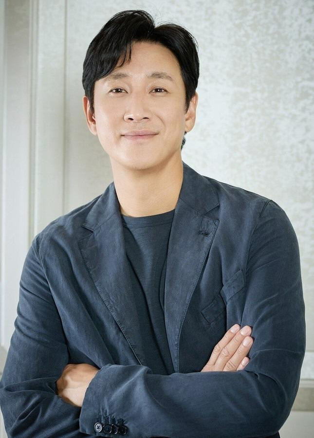 Nam diễn viên Lee Sun Kyun được phát hiện đã qua đời trong ôtô-1
