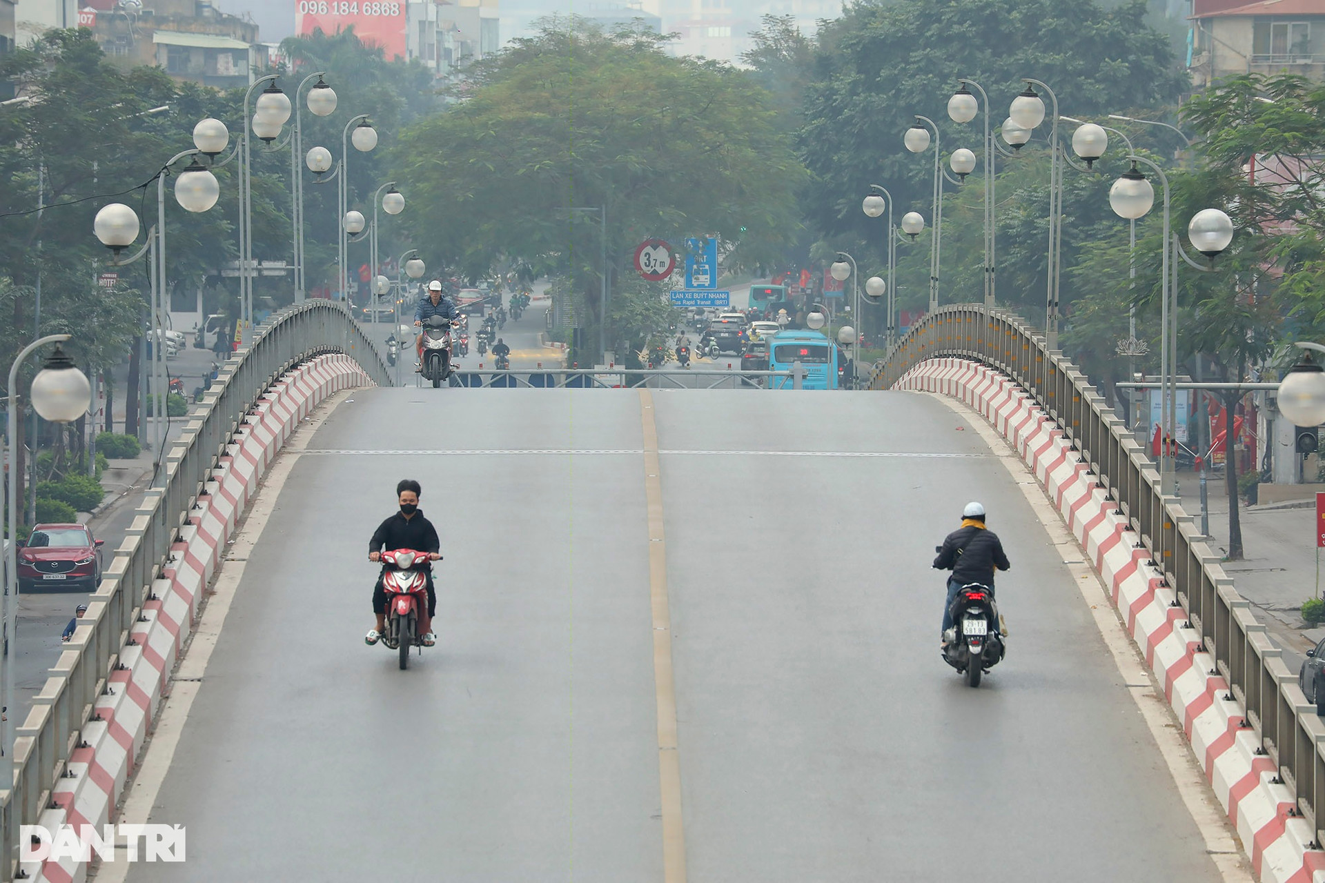 Hình ảnh đường phố Hà Nội yên bình trong ngày đầu năm mới 2024 - 12