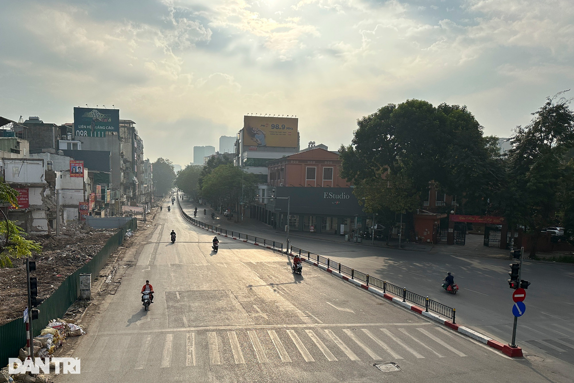 Hình ảnh đường phố Hà Nội yên bình trong ngày đầu năm mới 2024 - 8
