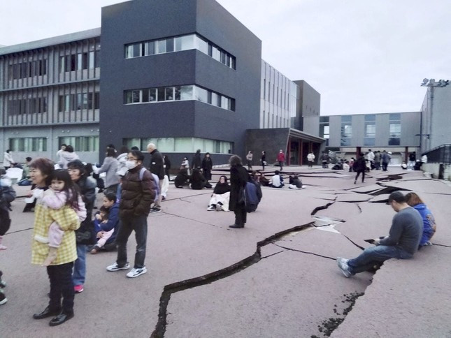 Động đất cực mạnh ở Nhật Bản, cảnh báo sóng thần cao tới 5m ảnh 1