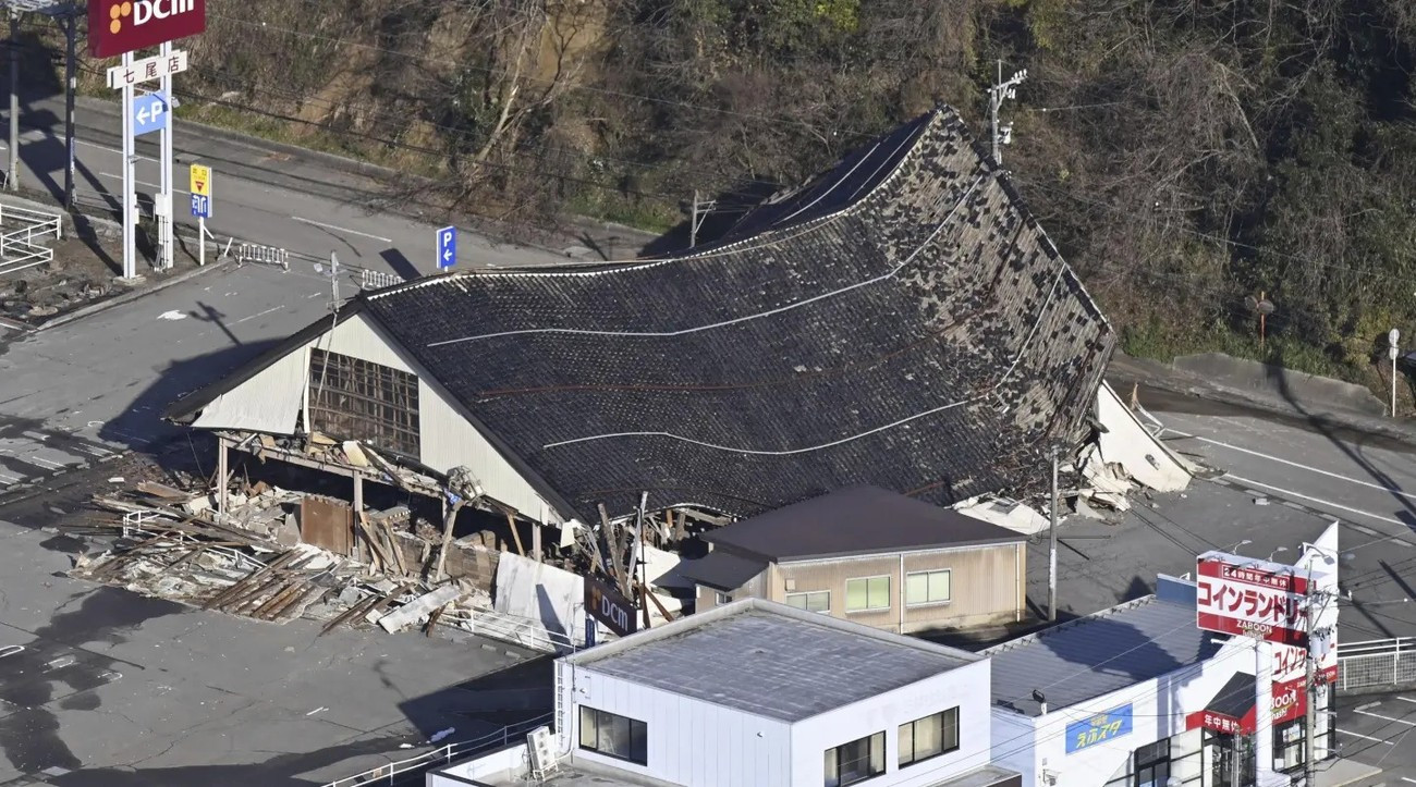Động đất ngày đầu năm mới ở Nhật Bản: Nhói lòng cảnh nhà cửa tan hoang, ít nhất 30 người thiệt mạng ảnh 14