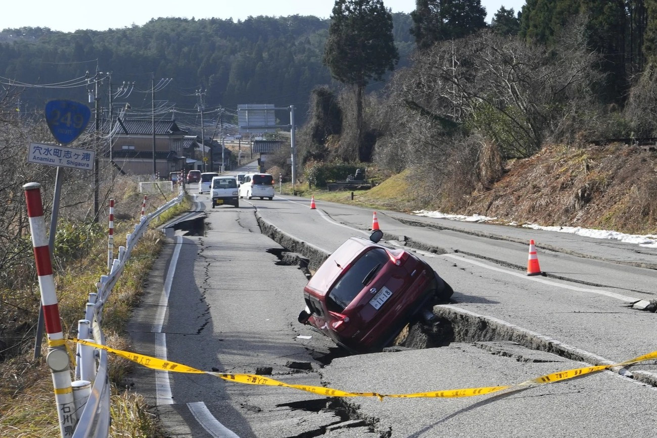 Động đất ngày đầu năm mới ở Nhật Bản: Nhói lòng cảnh nhà cửa tan hoang, ít nhất 30 người thiệt mạng ảnh 16