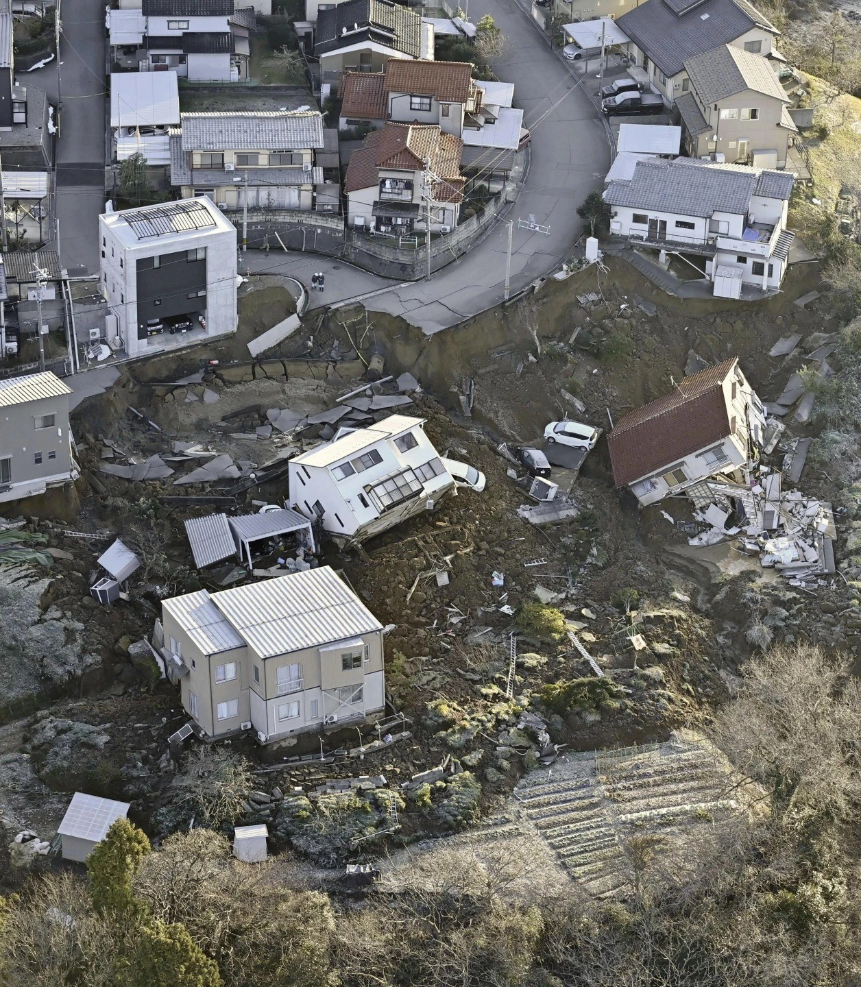Động đất ngày đầu năm mới ở Nhật Bản: Nhói lòng cảnh nhà cửa tan hoang, ít nhất 30 người thiệt mạng ảnh 12