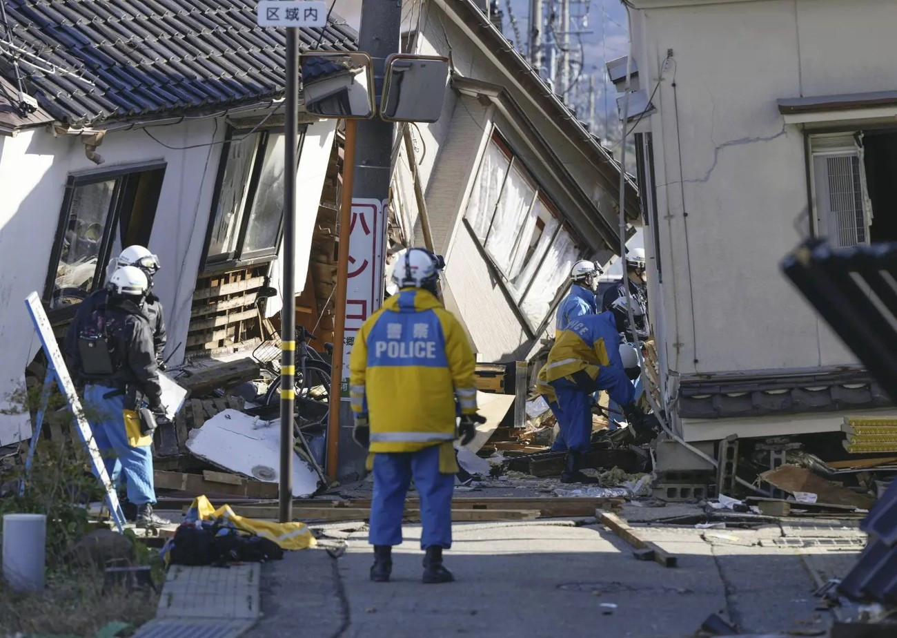 Động đất ngày đầu năm mới ở Nhật Bản: Nhói lòng cảnh nhà cửa tan hoang, ít nhất 30 người thiệt mạng ảnh 7