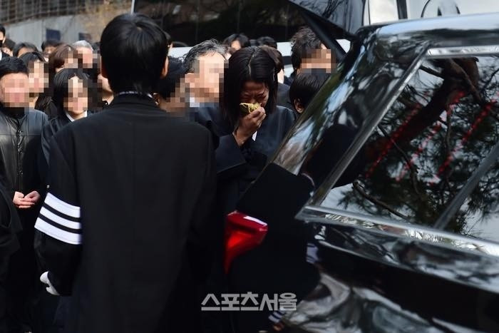 Ai dám nói lời xin lỗi sau cái chết thảm của Lee Sun Kyun? ảnh 2