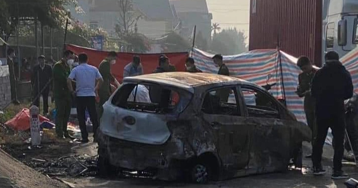 Phát hiện thi thể người trong chiếc ô tô con bị cháy